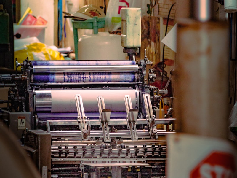 Presse offset avec rouleaux encreurs